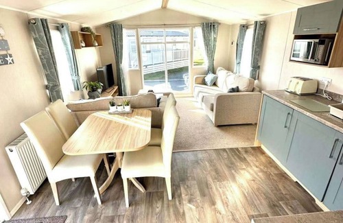 Newton Cabin | Trecco Bay - Sleeps 6 - Pet Friendly - Parking