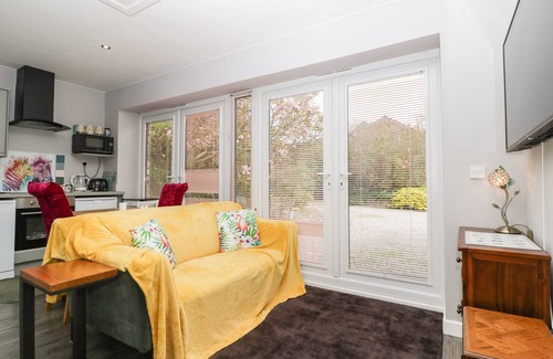 Llangarron Cottage | TRECILLA HOUSE ANNEX, pet friendly, with a garden in Ross-On-Wye