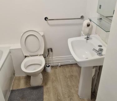 Dowlais House | Tredegar Arms Budget Guesthouse For Walkers/Cyclists/Contractors/Traveler