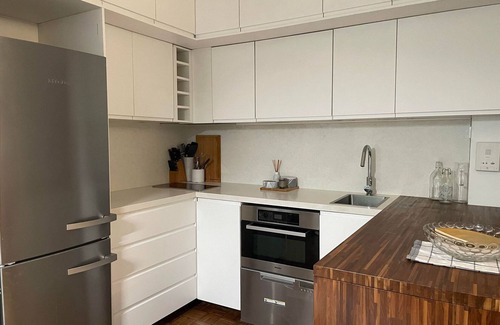 Kings Cross Apartment | Tree-Adorned Studio by the Water