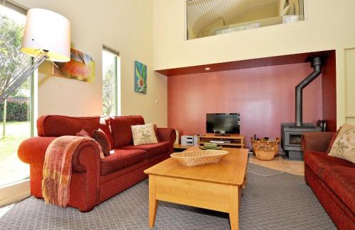 Bow Bridge House | Tree Elle Retreat