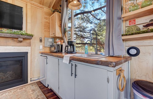 Larkspur House | Tree Fort Escape