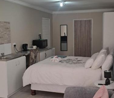 Port Elizabeth House | Tree Haven Guesthouse