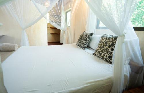 Tofinho House | Tree House Cottage, Garden Views, Hot Water