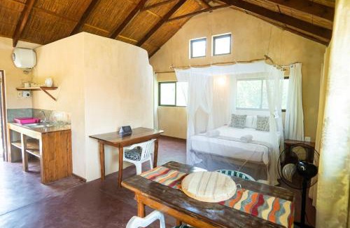 Tofinho House | Tree House Cottage, Garden Views, Hot Water