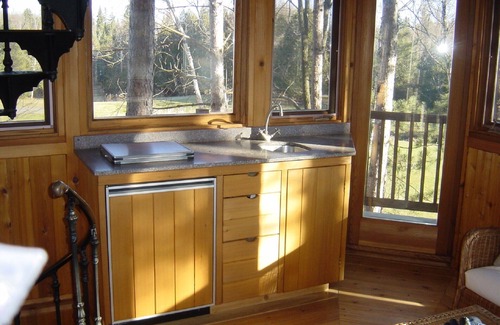 Durham Region Ski Chalet | Tree House getaway with swimming, 18km of Hiking and MTN Biking Trails.
