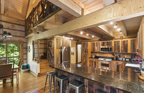 Highlands House | Tree House in Highlands only a short walk to Main St, Hot Tub, Wifi.