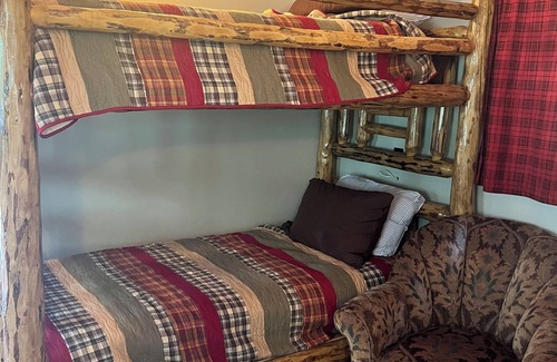 Nevada City House | Tree House in Nevada City - Hikers Paradise
