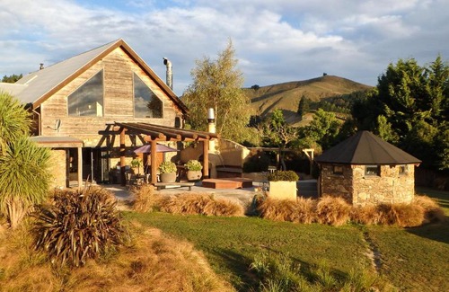 Cheviot Bed & Breakfast | Tree House Lodge Bed & Breakfast