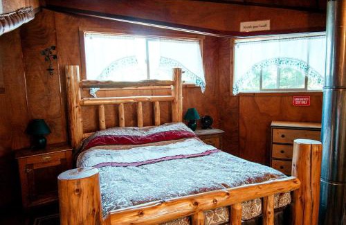 White Salmon House | Tree House Style Cabin Nestled at the Foot of Scenic Snow-Capped Mt. Adams, Washington
