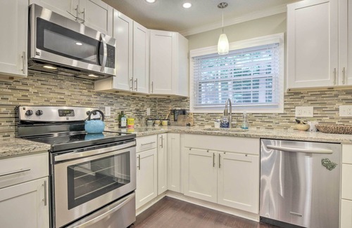 Durham House | Tree-Lined Durham Townhome: Close to Parks!