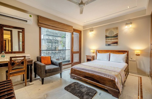 Saket Bed & Breakfast | Tree of Life bed and breakfast