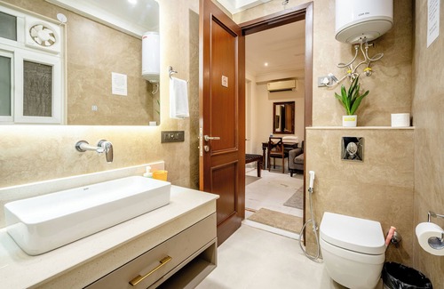 Saket Bed & Breakfast | Tree of Life bed and breakfast