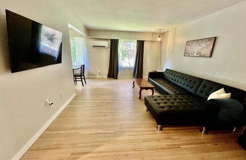 Port Alice Apartment | Tree Side Top Floor Suite