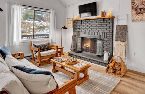 Rowland Ski Chalet | Tree Top Chalet | Pocono Mountains | Ski Big Bear