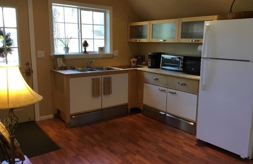 Big Bear Lake Cabin | Tree Top Cottage- Romantic HOT TUB WiFi Pets 125.00/165.00