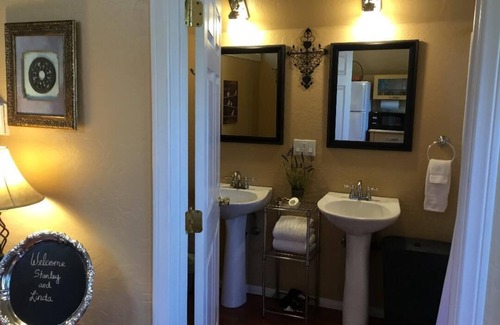 Big Bear Lake Cabin | Tree Top Cottage- Romantic HOT TUB WiFi Pets 125.00/165.00
