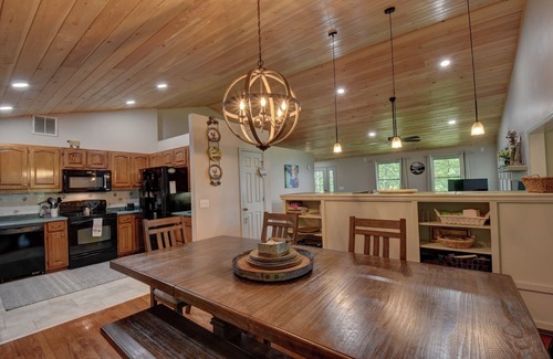 Hiawassee House | Tree Top Cozy, fireplace, amazing Blue Ridge Mountain and Lake views. Paved.