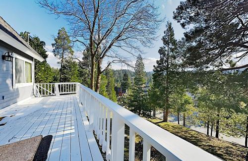 Lake Arrowhead House | Tree-Top Getaway