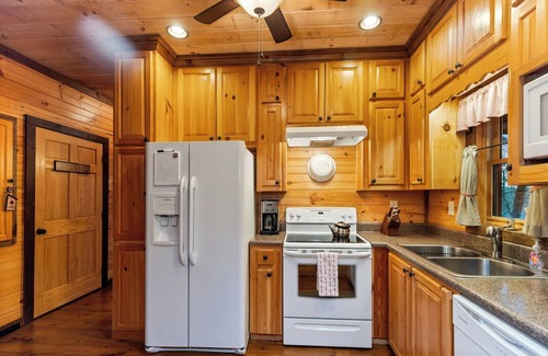 Blue Ridge Cabin | Tree Top Hideaway - Private with Games, Firepit, + More!