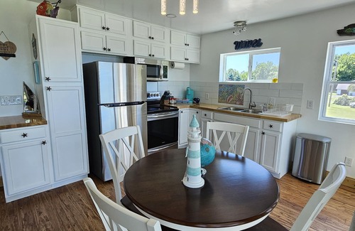 Madison Apartment | TREE TOP LAKE FRONT COTTAGE