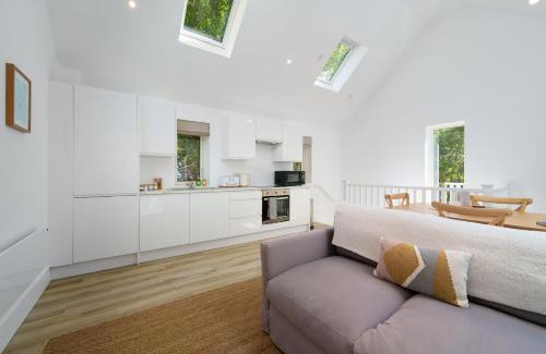 Lynmouth Apartment | Tree Top - Perfect Apartment For Relaxing Getaway, Balcony, Parking