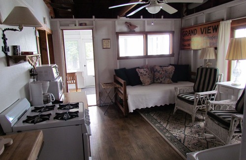 South Hero Cottage | Tree Tops Cottages. Up to 4 lakeside cottages available