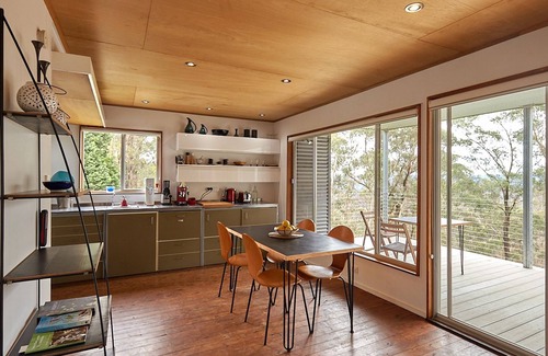 Mount Wilson Cabin | TREE TOPS - stunning sunsets, serene location. SPECIALS ON NOW !