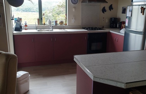 Haruru House | Tree Tops.Stunning water views.tranquil and relaxing.5 min to Beach.