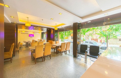 Kalighat Hotel | Treebo Globe International