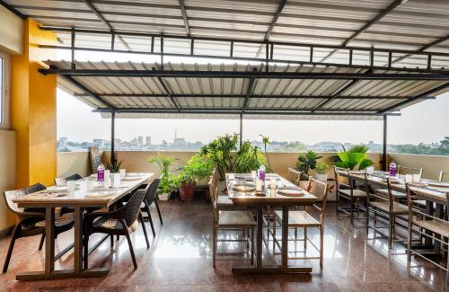 White Town Hotel | Treebo Grace Inn, 3 Min Walk From Promenade Beach