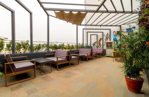 Sindhi Camp Hotel | Treebo Natraj - Jaipur