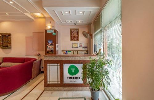 Sindhi Camp Hotel | Treebo Natraj - Jaipur