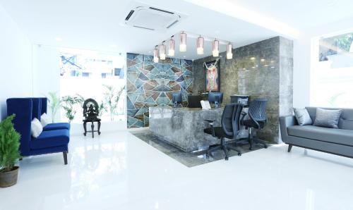 Nungambakkam Hotel | Treebo Pechis Castle