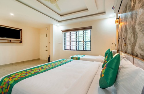 Nedumbassery Hotel | Treebo Thoduvas Star Plaza Cochin Airport