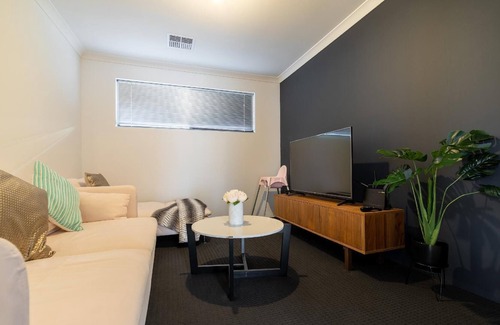 Treeby House | Treeby's Finest Family Home - 4 BDR 2BTH
