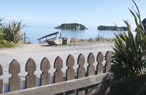 Tata Beach Cottage | TREED - GOLDEN BAY BACH (TATA BEACH), pet friendly in Tata Beach