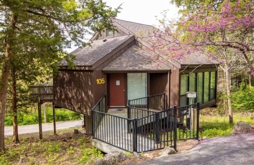 Village of Four Seasons House | Treehouse Treetop Village105-3Bed/3Bath/Pools/Dock/Pickleball/Fitness Center-6-8PP-Four Seasons Area