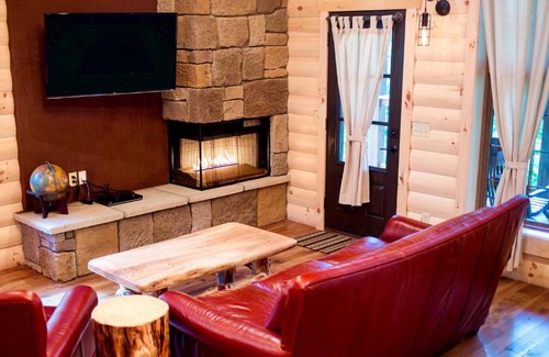 Millersburg House | Treehouse #7 by Amish Country Lodging