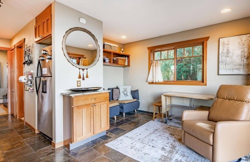 Bellingham House | Treehouse Apartment on Acreage/Bay