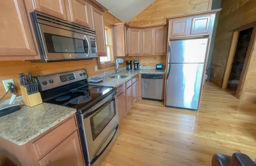 Bryson City Cabin | Treehouse C - A Suite Getaway for Two