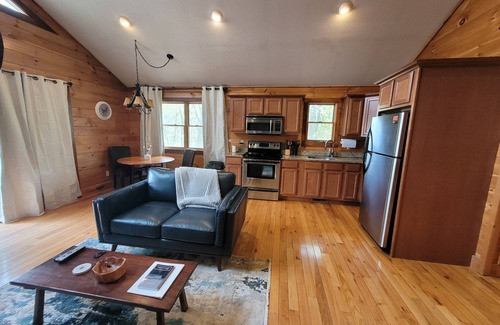 Bryson City Cabin | Treehouse C - A Suite Getaway for Two