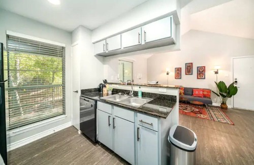 Parker Lane Apartment | Treehouse Canopy ~ South Austin ~ Work-Pro Friendly