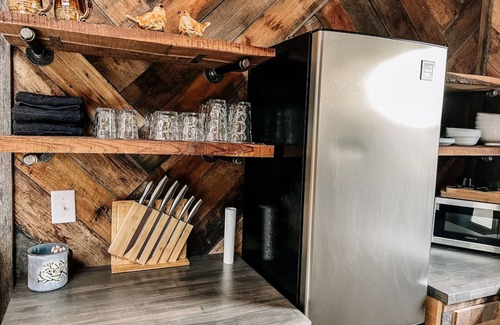 West Newton House | Treehouse Hot tub on 60 Acre Farm Near Downtown