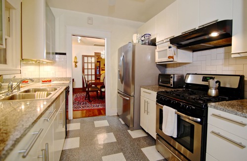 Neartown Apartment | Treehouse in Montrose