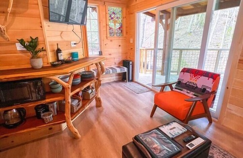 Copperhill Cabin | Treehouse Resort ~Dog Friendly~18-hole disc golf