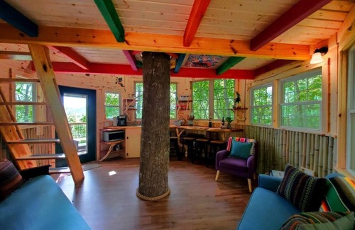 Copperhill Cabin | Treehouse Resort ~Dog Friendly~18-hole disc golf