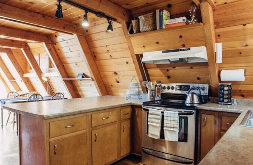Lakehead Cabin | Treehouse · Shasta A Frame Cabin with a View
