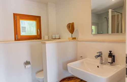 Jetzendorf House | Treehouse Suite Number 5