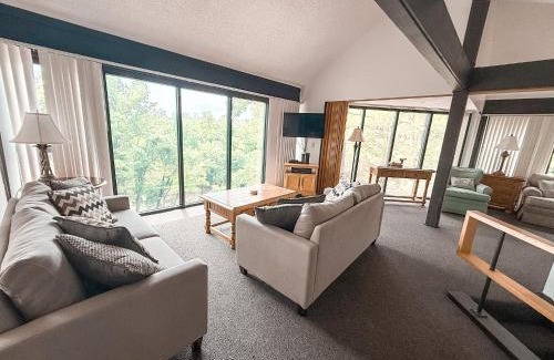 Village of Four Seasons House | Treehouse Treetop Village104-3bed3bapools-8pp